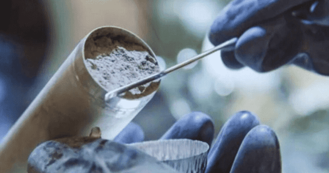 ¿Qué técnicas utilizó la NASA para estudiar las rocas lunares?