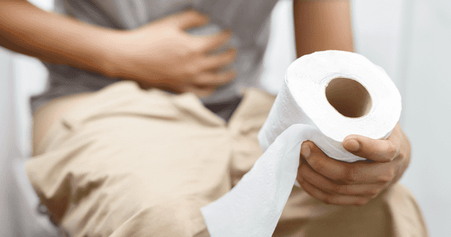 Quienes utilizan el teléfono en el baño presentan un 46% de desarrollo de hemorroides.