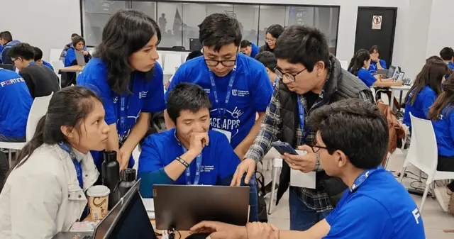 ¿Cuáles son los beneficios de participar en la hackathon?