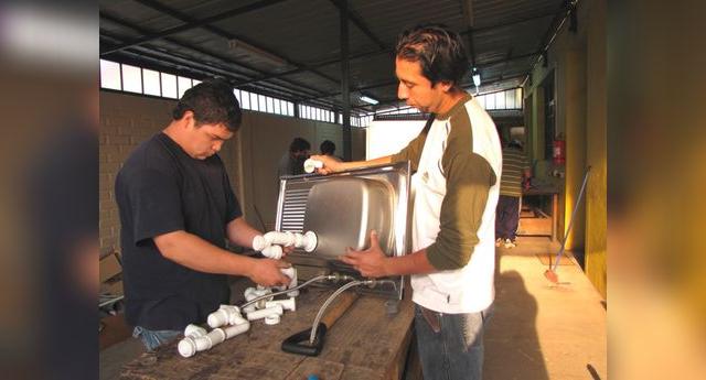 Aprende a reparar la tubería del fregadero