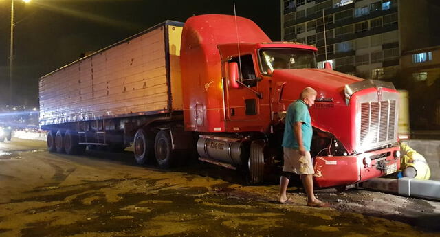 Surco: cierran tramo de la Panamericana Sur tras choque entre dos camiones en Benavides El Popular