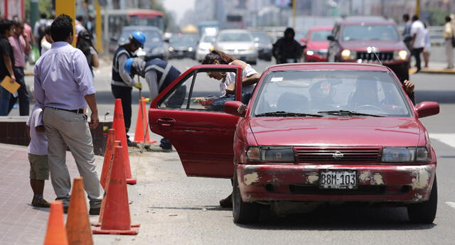 Colectiveros recogen pasajeros afuera del terminal Yerbateros sin medidas de bioseguridad El Popular