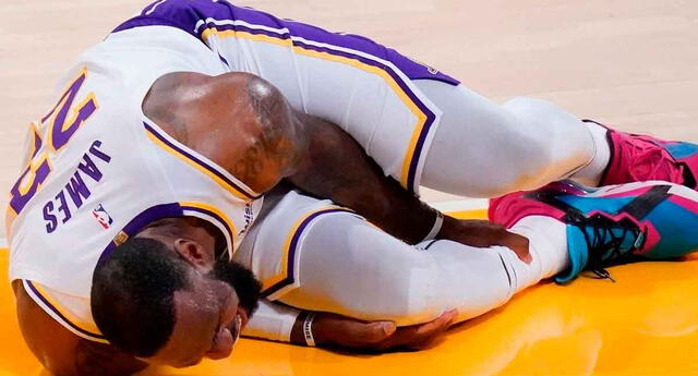 Tristeza en la NBA: el preciso momento en que el histórico LeBron James se lesiona El Popular