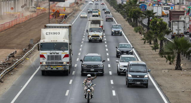 Suspenden pico y placa y uso de carril izquierdo para camiones en la Panamericana Sur este lunes El Popular