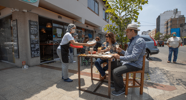 Según la medida, restaurantes podrán usar espacios abiertos para dar su servicio.