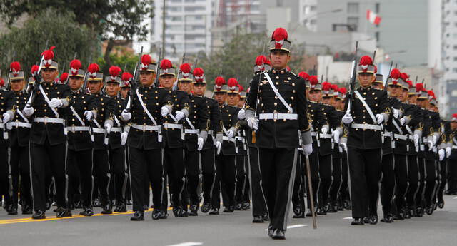 Cuál Es El Origen De La Parada Militar Y Por Qué Siempre Hay Desfiles Escolares Por Fiestas 9770