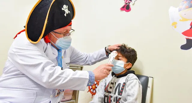 INSN: médicos oftalmólogos atendieron a los pequeños pacientes vestidos de piratas