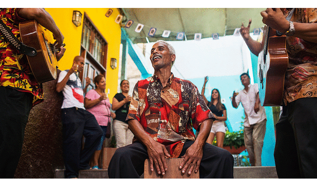 Las demostraciones de alegría no faltan en el Día de la Canción Criolla. Foto: Perú Travel