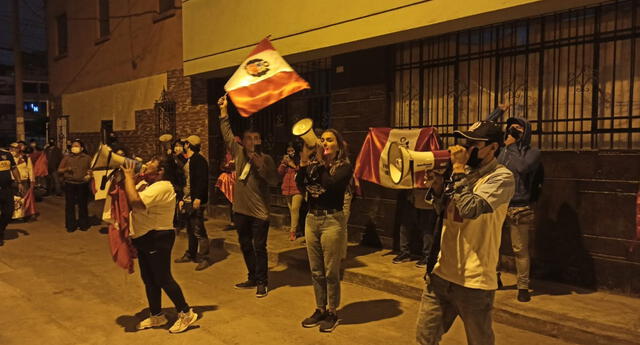 La Resistencia llega hasta los exteriores de la casa en Breña donde Pedro Castillo se reunió [VIDEO]