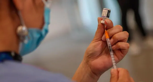 La cuarta dosis de vacuna contra el coronavirus se aplicará en febrero.