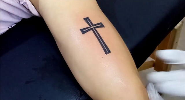 Conoce el significado de los tatuajes de cruz, símbolo de la fe