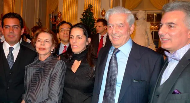 Mario Vargas Llosa junto su exesposa Patricia Llosa y sus hijos. Foto: Paola Ugaz/GLR   