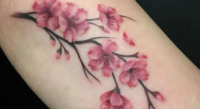 El bello significado de los tatuajes de flor de cerezo o Sakura