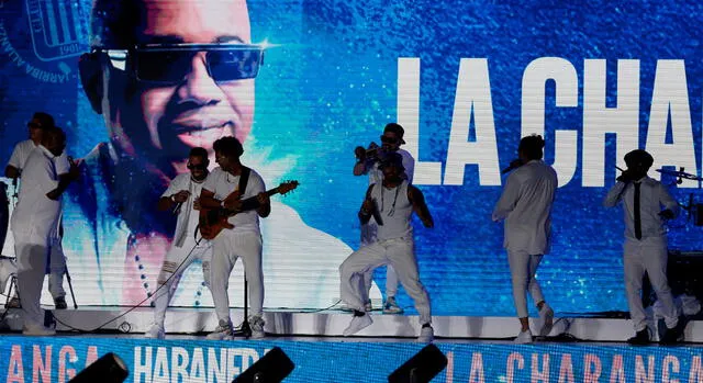 La Charanga Habanera cantó en la Noche Blanquiazul. / Foto: GLR.   
