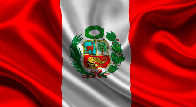 La bandera peruana es uno de los símbolos patrios más representativos del país.   