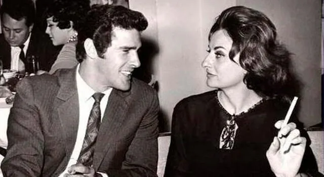 Andrés García y Sonia Infante conversando de jóvenes.   