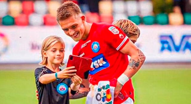 Oliver Sonne juega como lateral derecho y su equipo actual es el Silkeborg IF de la Superliga de Dinamarca. 