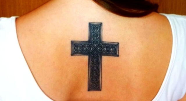 Conoce el significado de los tatuajes de cruz, símbolo de la fe