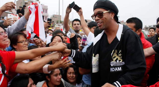 Ronaldinho sabe lo que es recibir cariño en Perú.   