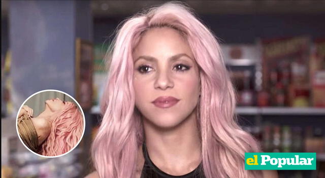 Al mismo estilo que el video de "Chantaje", Shakira vuelve a aparecer con el cabello rosado.   