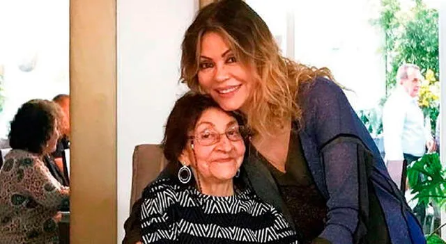 Gisela Valcárcel y su mamá   