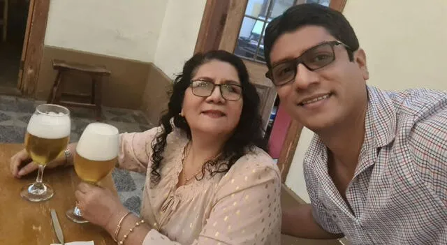  Jimmy Yaipén junto a su madre María Quesquén. Fuente: Facebook.   