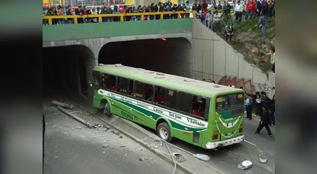 Chofer dijo a la Policía que los frenos se le vaciaron.