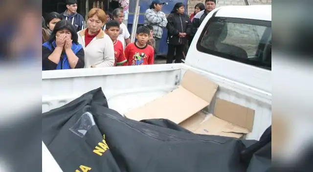 Cadáveres de madre  e hija fueron trasladados  a la morgue.