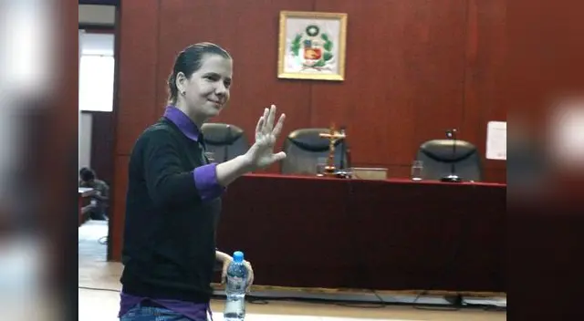 Ayer volvió a sonreír, pero insiste que no olvidará a Eva.