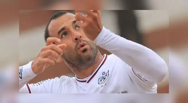 Futbolista muestra su otra pasión Futbolista muestra su otra pasión