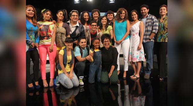 Firmaron autográfos en Mega plaza