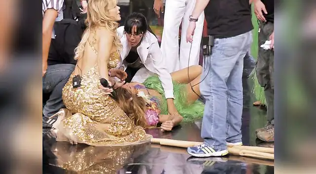 Delly se cayó de cara en coreografía y casi se desnuca. La internaron de emergencia.