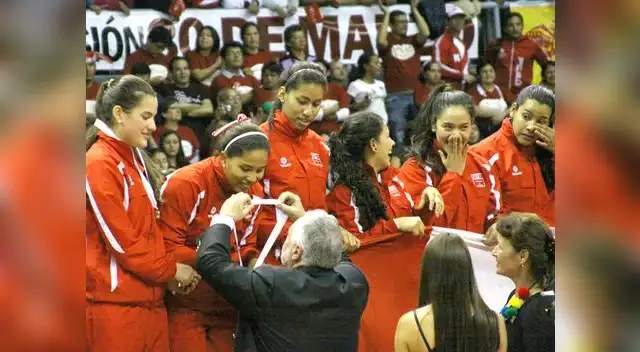 Rosa valiente y Ángela leiva fueron premiadas. Rosa valiente y Ángela leiva fueron premiadas.
