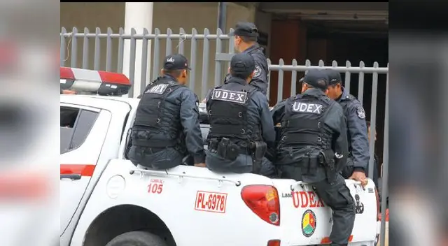 Joven fue herida en su casa, donde arrojaron explosivo. Joven fue herida en su casa, donde arrojaron explosivo.