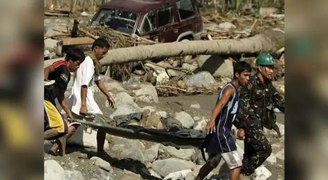 Miles de Filipinos han perdido la vida a causa del tifón Bofha Miles de Filipinos han perdido la vida a causa del tifón Bofha