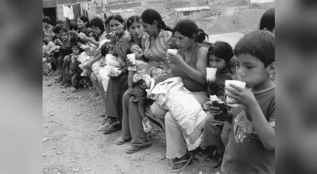 En algún punto del planeta, las madres y sus congéneres se deleitan tan solo con una taza de chocolate y panetón.