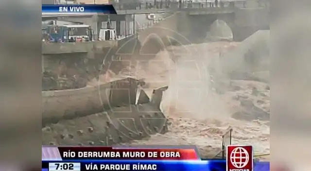 Muro de contención de Vía Parque Rímac se derrumbó.