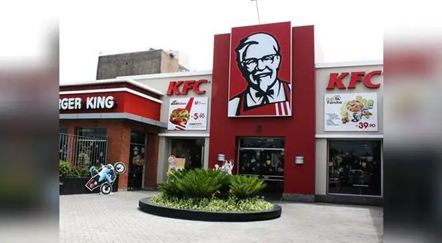 Clausuran local de KFC de San Miguel. Clausuran local de KFC de San Miguel.