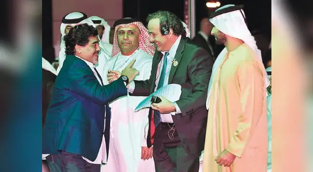 Siempre se codea con los mejores. Aquí junto con Platini.