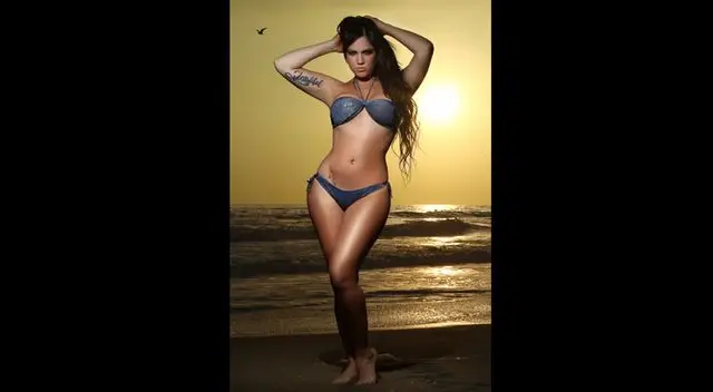 Sale en topless con amigas de Alma Bella.