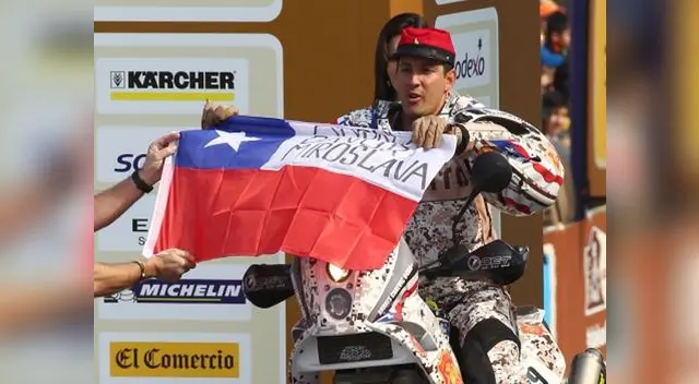 Indignación por piloto chileno Andrés Simón Cárevic, quien usó un quepí del ejército de su país en partida del Dakar.