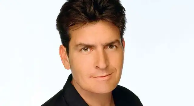 Un feliz Charlie Sheen dijo que será abuelo.