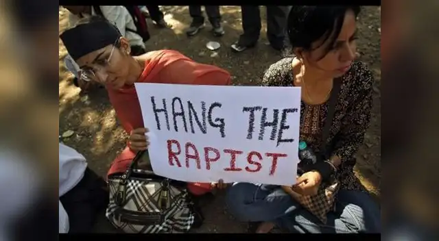 Hoy empezó juicio a los cinco acusados de violar a una joven hindú.