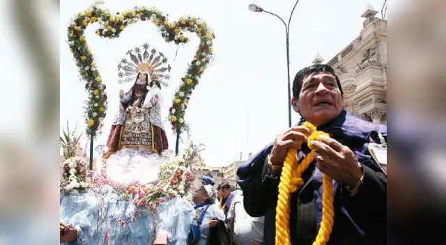 Toma nota: En su fiesta participan alrededor de 40 mil danzantes y unos 5 mil músicos.