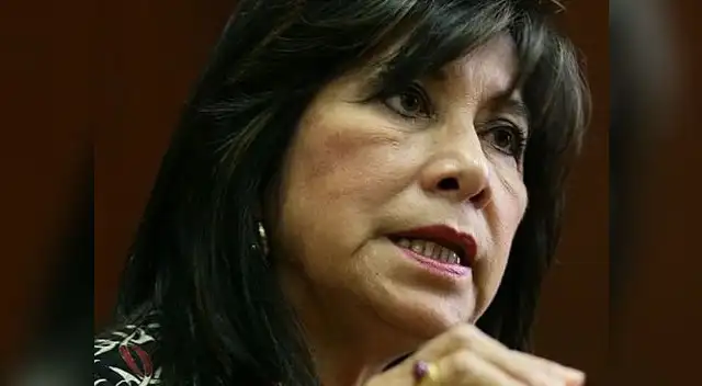 Para la congresista fujimorista Martha Chávez, los responsables de grabar a Alberto Fujimori al interior del penal han incurrido en un delito. Exigió a Ministra Rivas pronunciarse al respecto.
