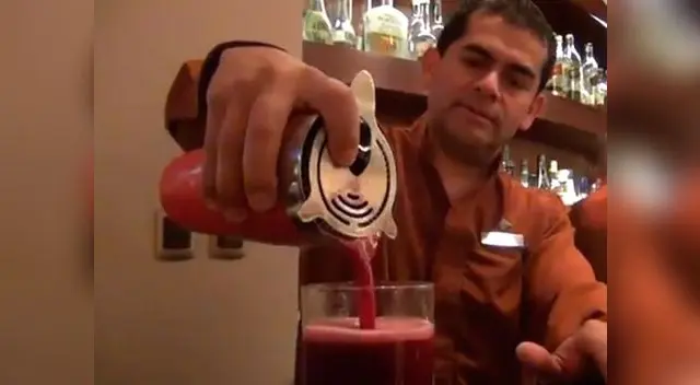 Bartender Eduardo Cubas.