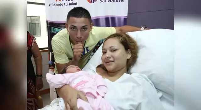 Qué bonita Familia. El futbolista, Kleida Rossi y la felicidad de tener con ellos al fruto de su amor.