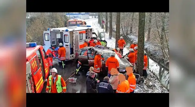 El jugador del Hoffenheim patinó con su automóvil y se estrelló con un árbol, por suerte vive para contarlo.