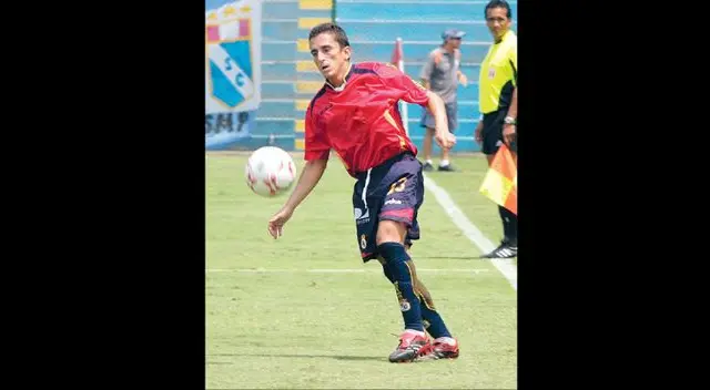 Jugó desde el 2010 en la segunda por el Coopsol. Jugó desde el 2010 en la segunda por el Coopsol.