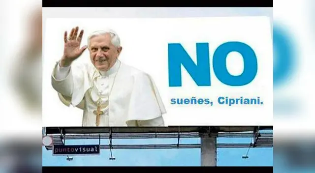 Aquí sale Benedicto XVI en una publicidad al No a la revocatoria.